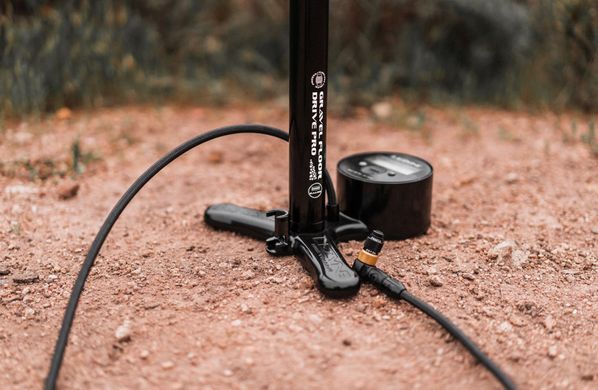 Насос напольный Lezyne GRAVEL DIGITAL DRIVE PRO, 100psi (6,9 bar) фото