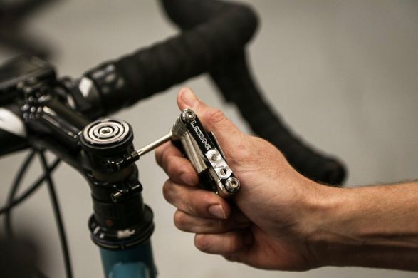 Фляготримач Lezyne TUBELESS FLOW STORAGE LOADED з мультитулом V PRO 17 та головкою СО2 Black фото