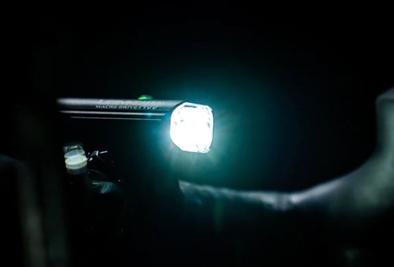 Переднє світло Lezyne MACRO DRIVE 1400+ FRONT Чорний матовий (2024) фото